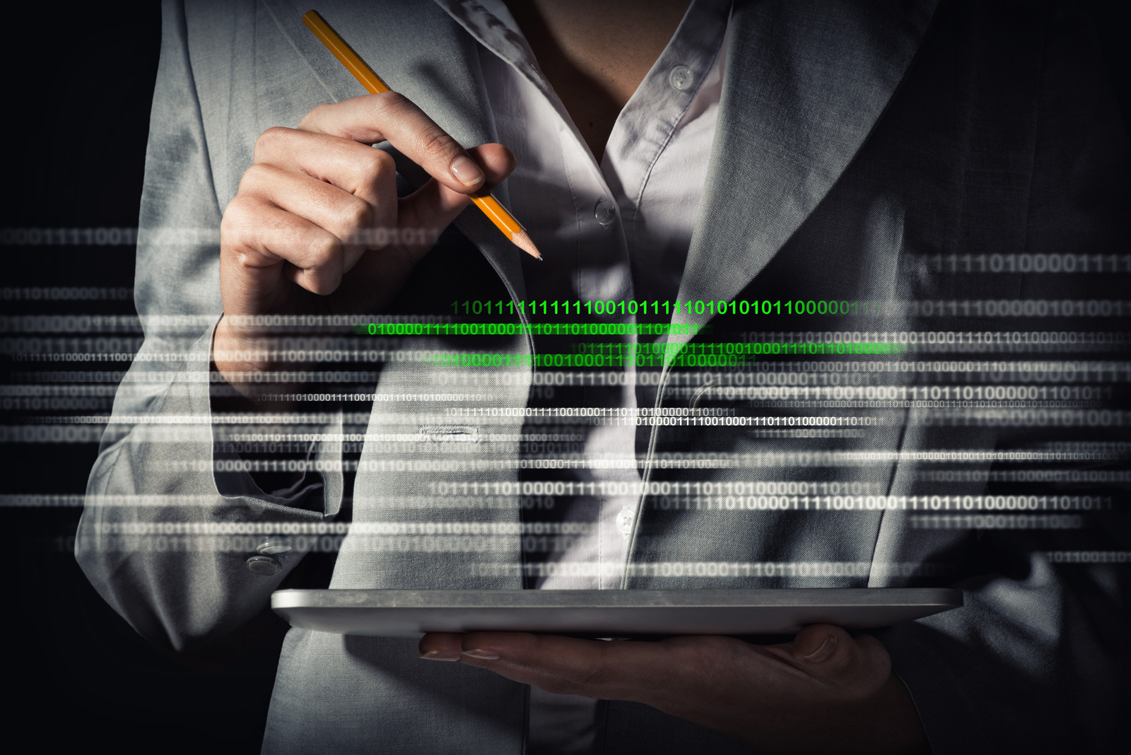 business-woman-edits-the-code